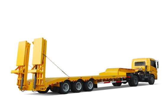 CIMC HUAJUN 3 essieu semi-remorque à lit bas à charge lourde avec rampe hydraulique charge utile maximale 70TON