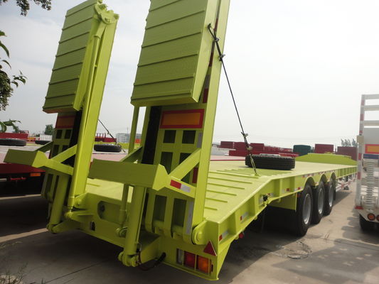 CIMC HUAJUN 3 essieu semi-remorque à lit bas à charge lourde avec rampe hydraulique charge utile maximale 70TON