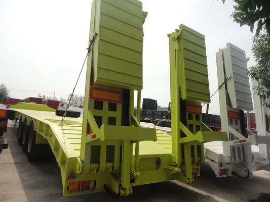CIMC HUAJUN 3 essieu semi-remorque à lit bas à charge lourde avec rampe hydraulique charge utile maximale 70TON